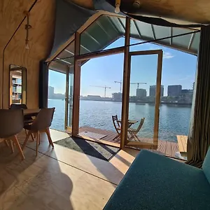 Holiday home Wikkelboat Nr1 At Floating Rijnhaven, Rotterdam