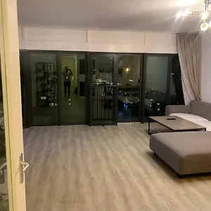 Stunning View Apt Free Parking Apartment
